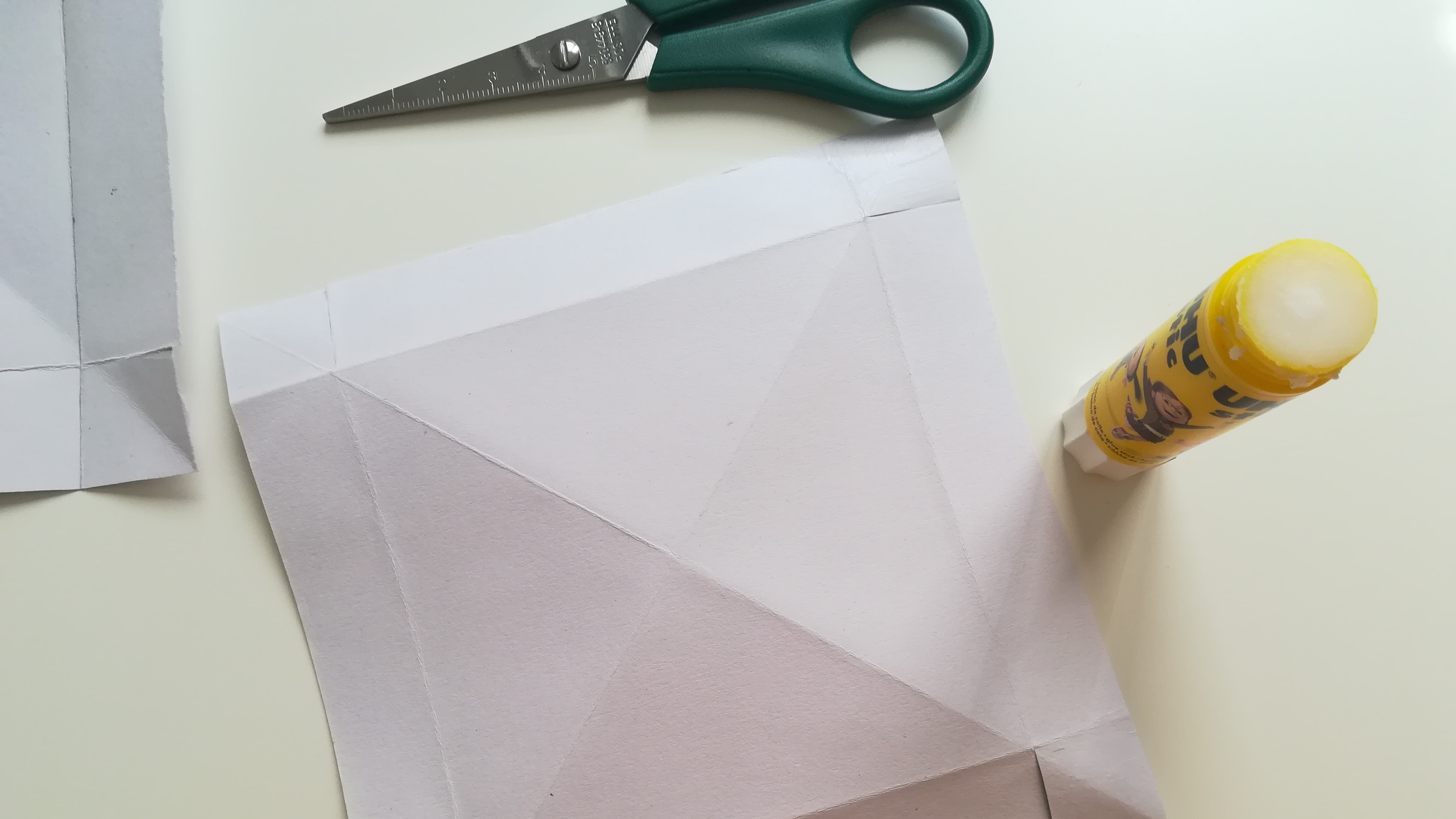 Kästchen aus Papier basteln: So funktioniert's | FOCUS.de